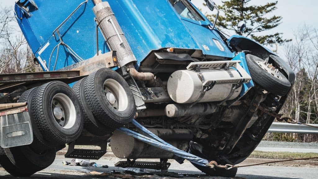 6 causes of semi truck accidents