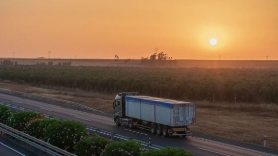 Tips to handle the challenges of truck driving
